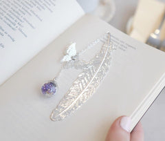Elegant Silver Feather Bookmark with Butterfly Charm – Perfect Christmas Gift for Women, Moms & Teachers – Ideal for Book Lovers, Stocking Stuffers & Secret Santa – Beautifully Gift Boxed